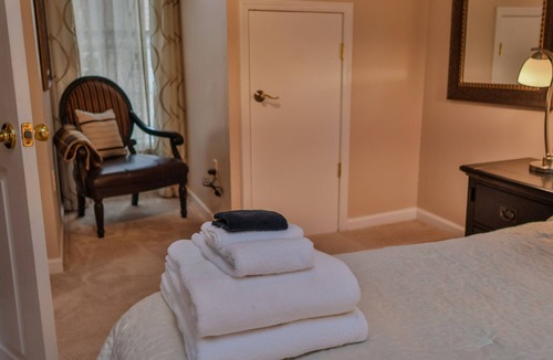 Greensboro Apartment | La Maison Le Bain: A Beautiful Private Studio Style Room