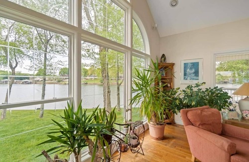 Bethlehem House | La Peninsule Scenic Home within a quiet neighborhood