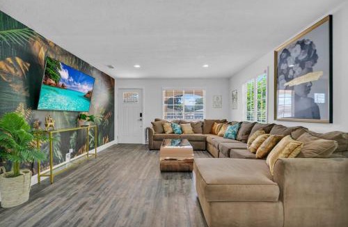 Allapattah Villa | La Pergola Villa 7 Br Poolhot Tub Location