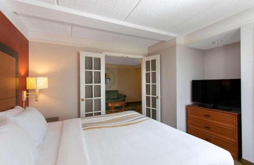Southpoint Hotel | La Quinta by Wyndham Jacksonville Butler Blvd