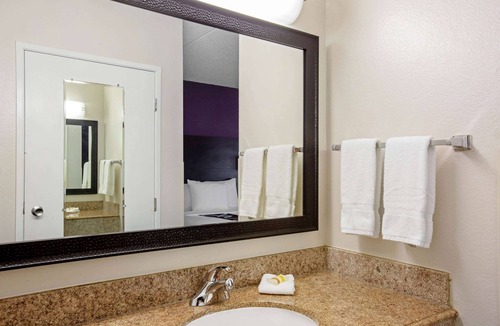 Seybold Hotel | La Quinta Inn & Suites by Wyndham Miami Airport East