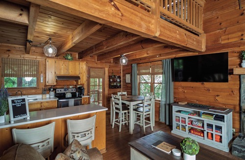 Warm Springs Cabin | Labor Day at Blackberry Patch - Close to Callaway Gardens!