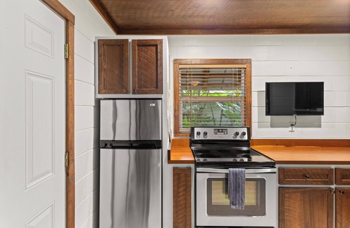 Hernando Cottage | Lake Breeze Cottage 2