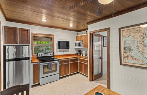 Hernando Cottage | Lake Breeze Cottage 2