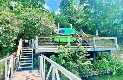 Blairsville Cottage | LAKE COTTAGE on deep water w/incredible views! Hot tub/pool table/dock/kayaks