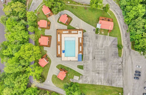 Smithville Cabin | Lake Front 2 Bedroom Cabin, 5, With a Pool and Bar & Grill