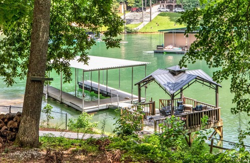 Rocky Top House | Lake Front Home on beautiful Norris Lake with Covered Dock