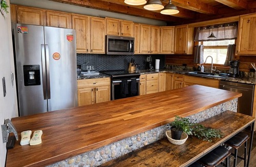 Anderson Cabin | Lake Hartwell Cabin, Sleeps 12+, Near Clemson