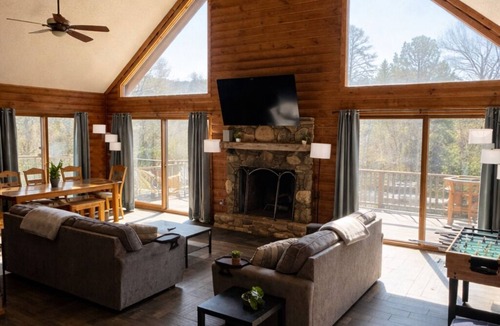 Anderson Cabin | Lake Hartwell Cabin, Sleeps 12+, Near Clemson
