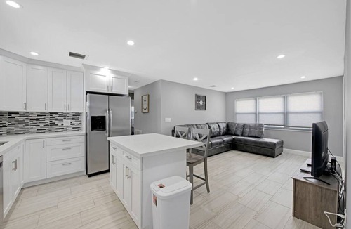 Davie Villa | Lake House 1 in Davie