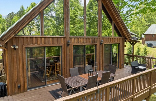 Six Mile House | Lake Keowee Waterfront w/ Dock 4bdr & two huge decks