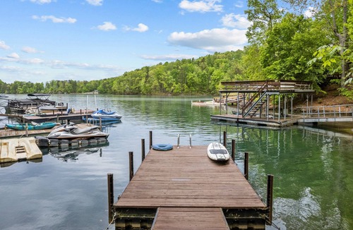 Six Mile House | Lake Keowee Waterfront w/ Dock 4bdr & two huge decks