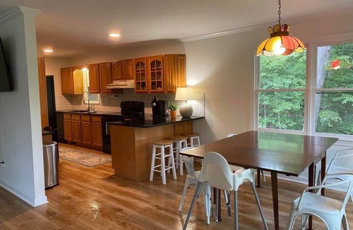 Murrayville House | Lake Lanier Hideaway Lakefront with Game Room and Dock