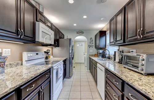 Gainesville House | lake lanier lakefront with private dock, king bed, pet friendly