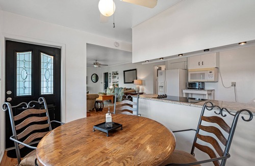 Tampa House | Lake Oasis—Ducks Visit Daily! Fire Pit, Fast WiFi