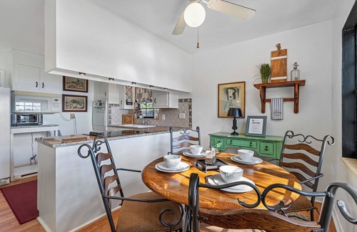 Tampa House | Lake Oasis—Ducks Visit Daily! Fire Pit, Fast WiFi
