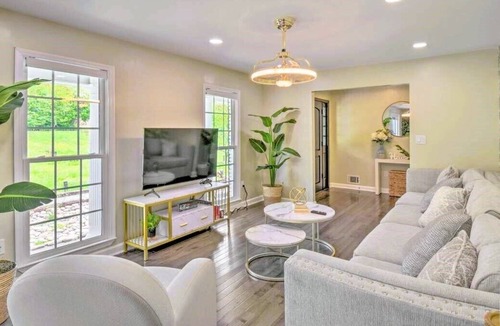 Gainesville House | Lake View, Pet-Friendly, Game Room, Fully Stocked Kitchen