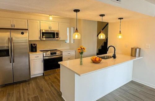 Griffin House | Lakefront 2BR Getaway