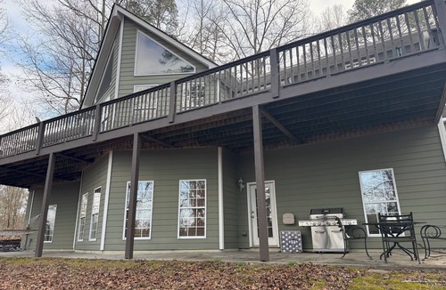 Martin House | Lakefront 3-bedroom/3 bath with large dock house in quiet cul de sac