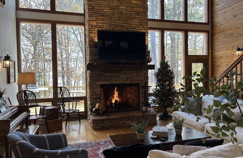 Drasco House | Lakefront, 4Bdr+Loft, 3Ba, Boat Ramp, Golf, Ping Pong, Foosball, No Pets