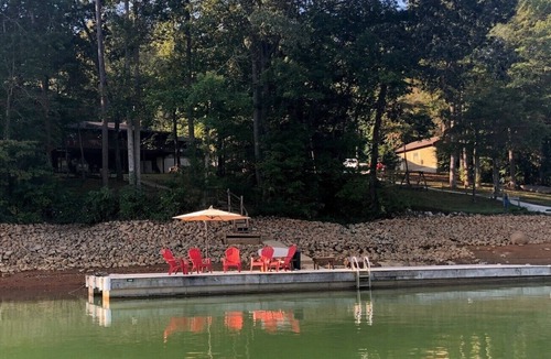 La Follette House | Lakefront 5 BR Vacation Home w/Large Private Dock- Only 12 Steps to the lake!