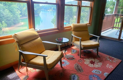 Dandridge Cabin | LakeFront Cabin Private Dock dates in Aug avail nr Smoky Mtn ez access from I-40