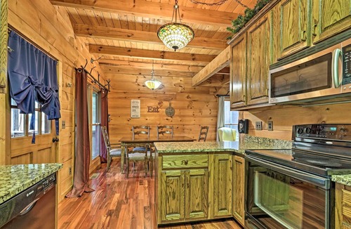 Coalmont Cabin | Lakefront Coalmont Cabin on 5 Acres w/ Dock!