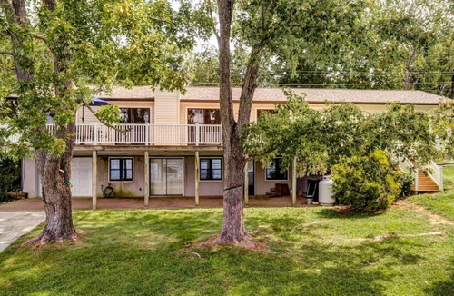 Piney Flats House | Lakefront Cottage near Bristol & Johnson City
