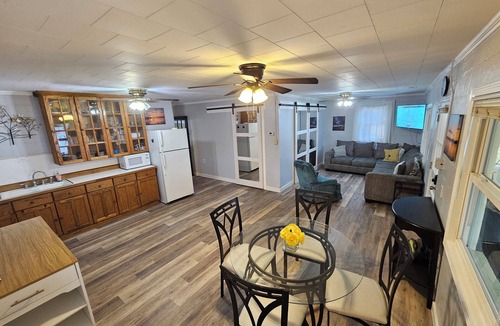 Huntersville Cottage | Lakefront Cottage w/Private Dock, Firepit & Quiet Cove – Trailer Parking