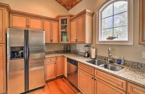 Sharps Chapel House | Lakefront Cottage with Private Dock on Norris Lake