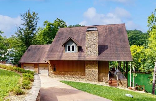 Maynardville House | Lakefront Escape Sleeps 10 Private Dock Hot Tub