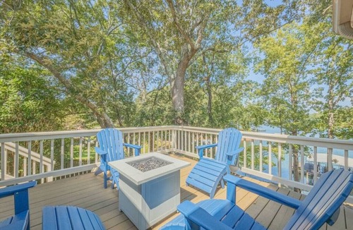 Reed Creek House | Lakefront Home Perfectly Styled, Clean, and Modern