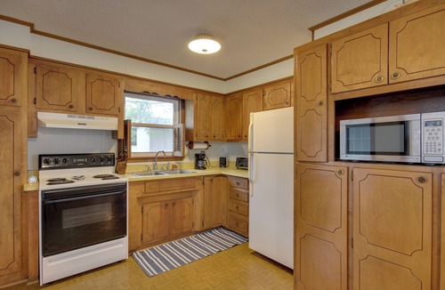 Cross Hill House | Lakefront House w/Boat Ramp, Dock & Sunset Views!