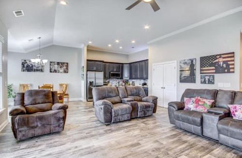 Leesville House | Lakefront Leesville Retreat w/Private Dock!