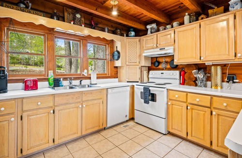 La Follette House | Lakefront Lodge: Covered Dock, Hot Tub, Fire Pit
