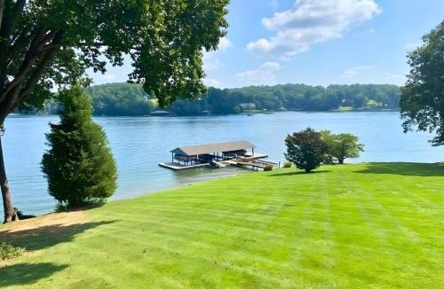 North Shore Apartment | Lakefront Moneta Home with Kayaks and Dock
