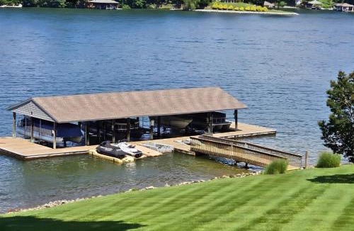 North Shore Apartment | Lakefront Moneta Home with Kayaks and Dock