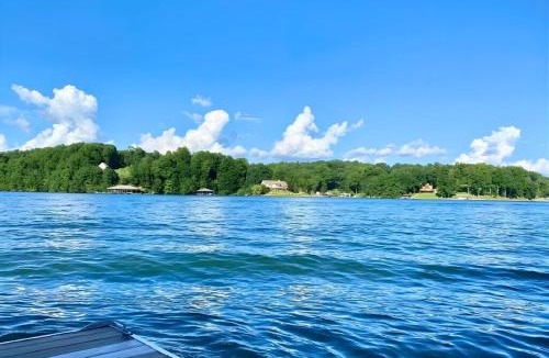 North Shore Apartment | Lakefront Moneta Home with Kayaks and Dock