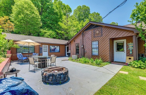 Topton House | Lakefront North Carolina Abode w/Grill & Fire Pit