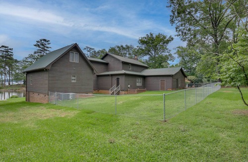 Leesville House | Lakefront Paradise with Private Deck & Kayaks!