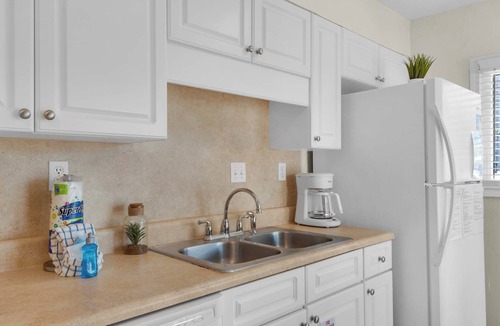 Holiday Isle House | 🌊LakeFRONT~Pool+Sauna~Walk2Beach~3BR Shoreline Towers Townhouse #4-4