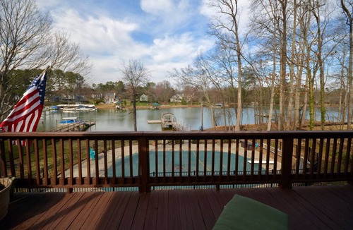 Denver House | Lakefront Retreat – Perfect for Relaxation & Remote Work