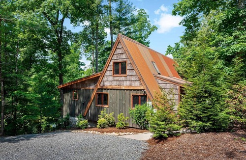 Morganton House | Lakefront retreat with Private Dock, Kayaks, Canoe, Firepit & Sunset Views