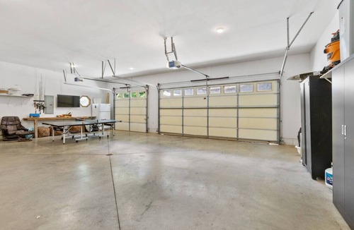 Indian Oaks Apartment | Lakefront Spacious 6BR, Family-Friendly + Lily pad