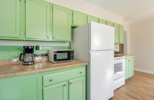 Tullahoma House | Lakes, Whiskey & More! Charming Home in Tullahoma