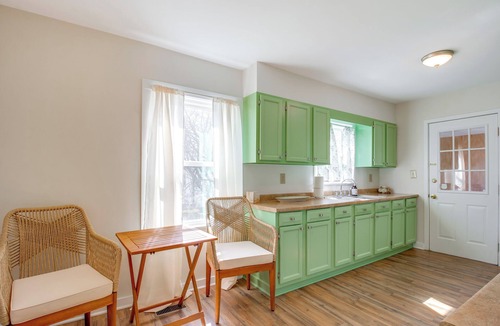Tullahoma Cottage | Lakes, Whiskey & More! Charming Home in Tullahoma
