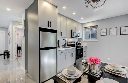 Hallandale Beach Apartment | Lakeside Dream: Trendy design & Near Beach