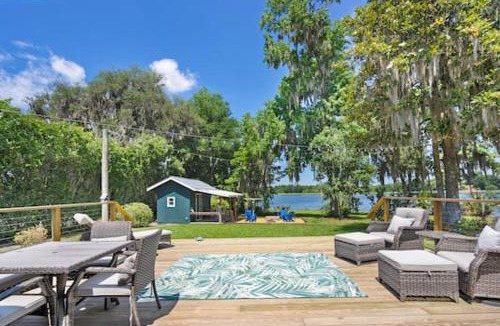 Doctors Inlet House | Lakeside Lilypad Wonderland Kayak Grill Firepit