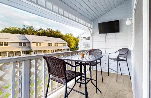 Inverness House | Lakeside Serenity Retreat