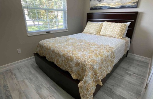 Conway House | lakeview home minutes from MCO airport